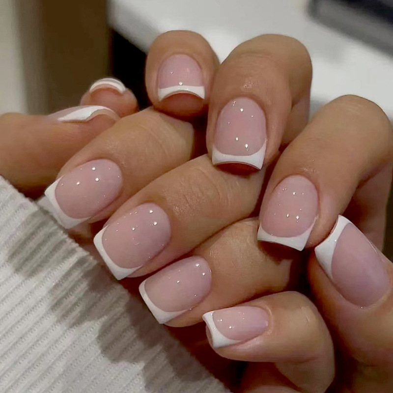 Nail Art Wedding - Kurze, quadratische Press-on-Nägel, Nude-Weiß, klassische französische