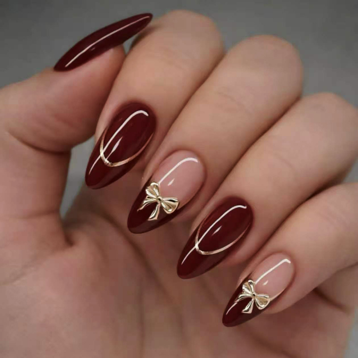 Nail Art Red Wine - 24 Stück Retro Weinrote Französische Mandel-Kunstnägel,