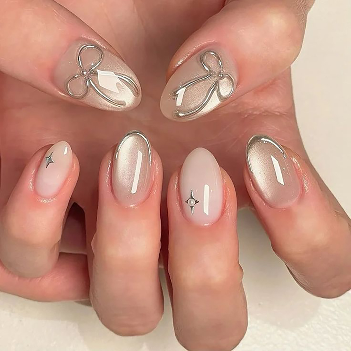 Nail Art Wedding - 24 Stück handgefertigte kurze, runde Press-on-Nägel.
