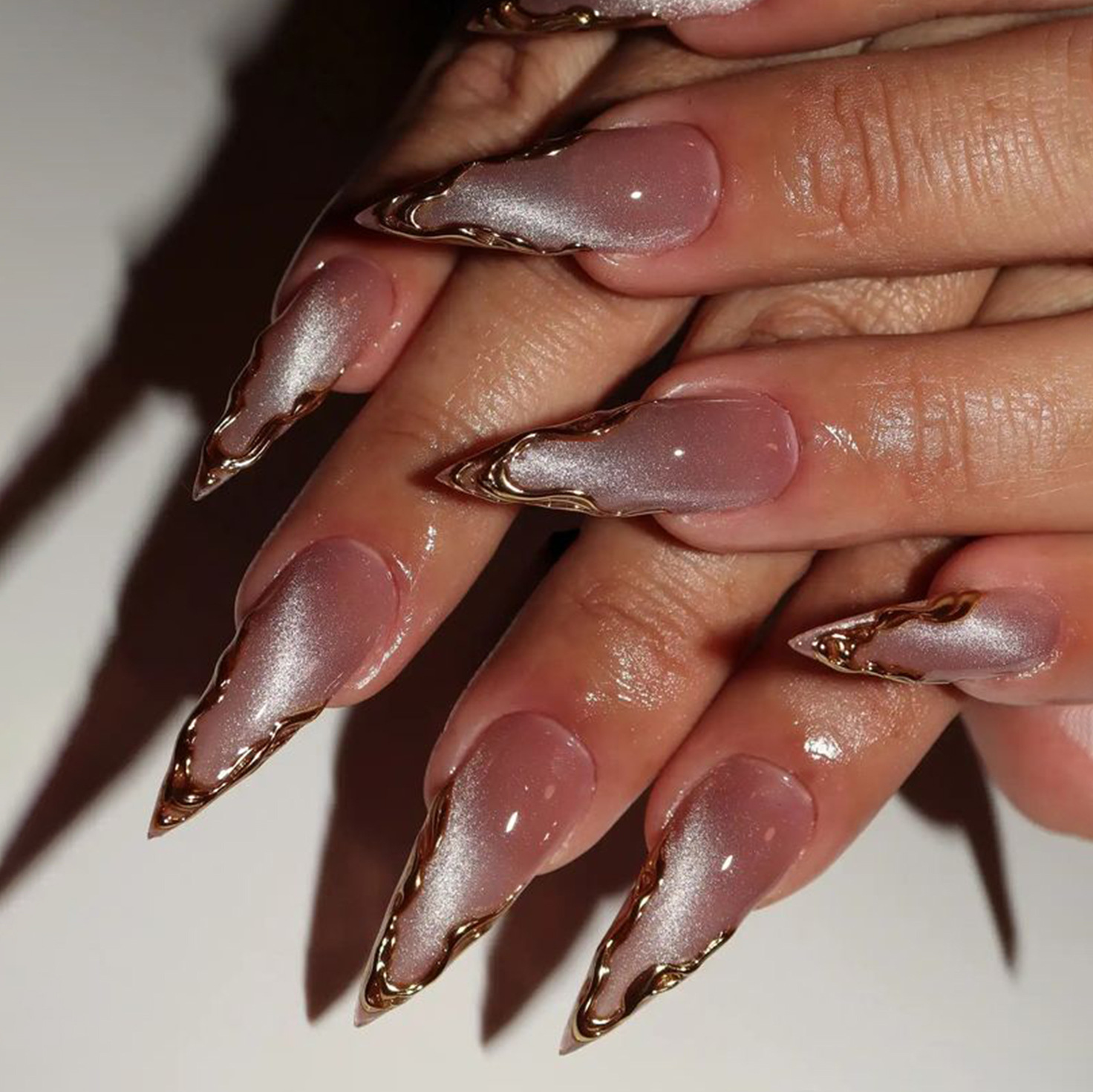 Nail Art Cat Eye Simple - Katzenaugen-Mandel-Press-on-Nägel, vollflächig, goldene Linienmuster, französische, einfache